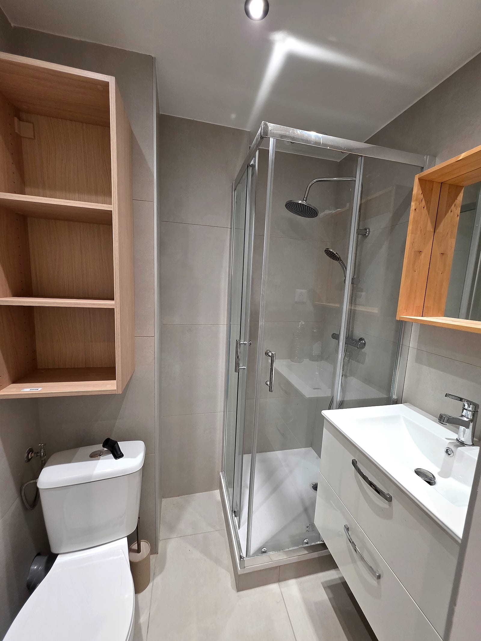 Salle d’eau neuve avec douche
