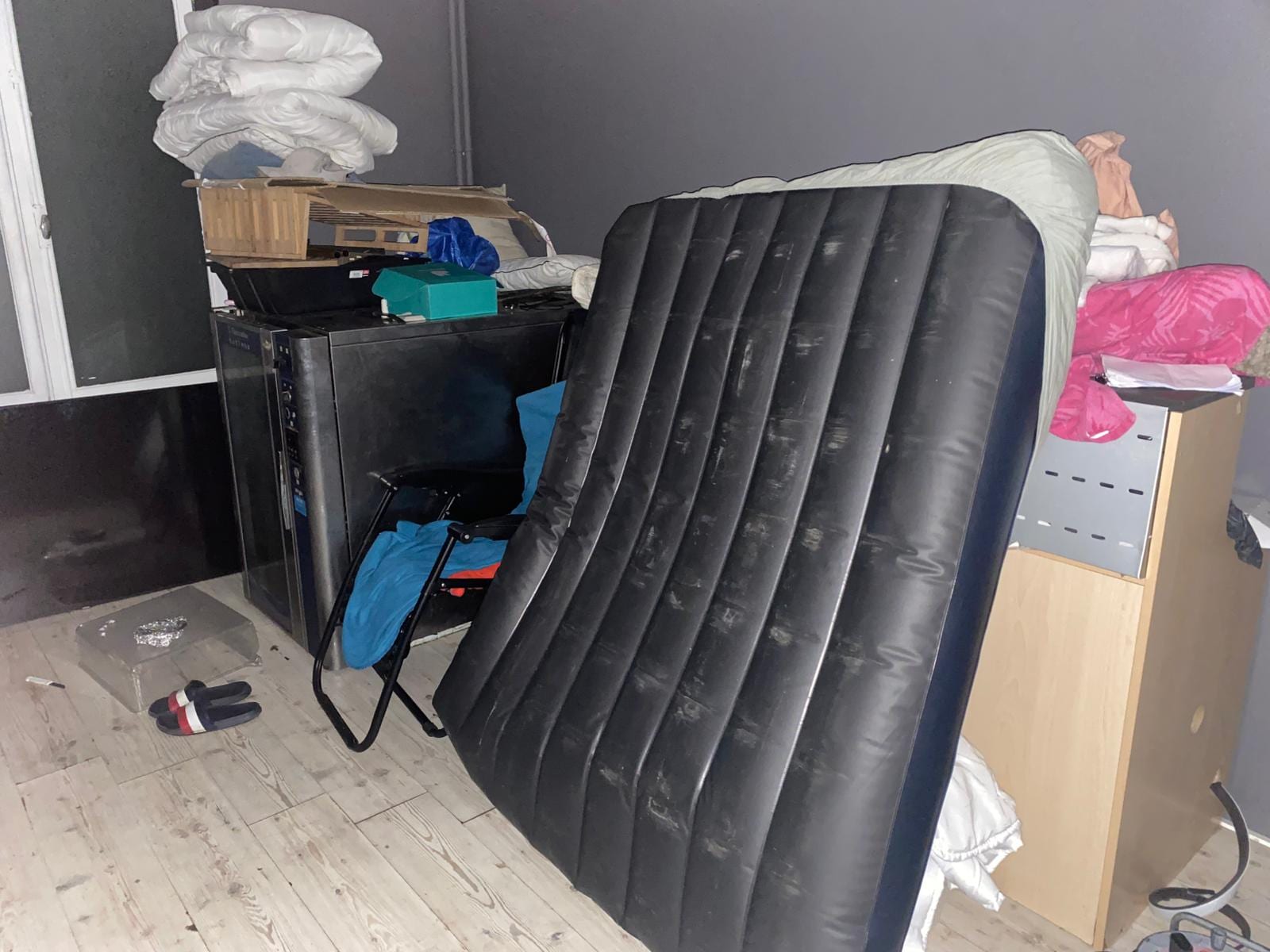 Pièce encombrée avant réaménagement